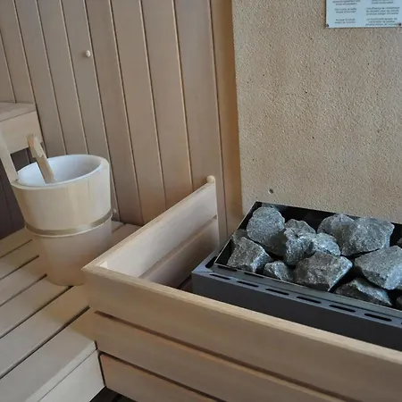 Grosse Mit Pool, Garten Und Terrasse Lägenhet