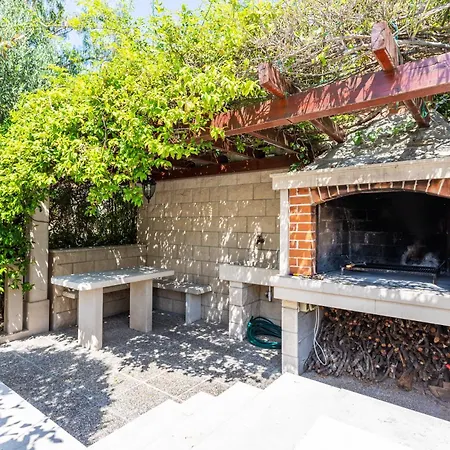 Grosse Mit Pool, Garten Und Terrasse Splitska