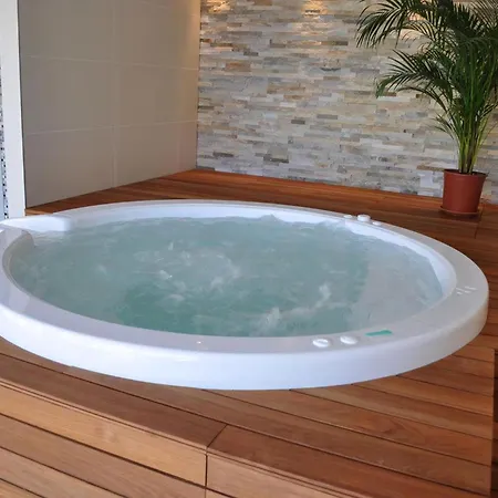 Appartement Grosse Mit Pool, Garten Und Terrasse Splitska