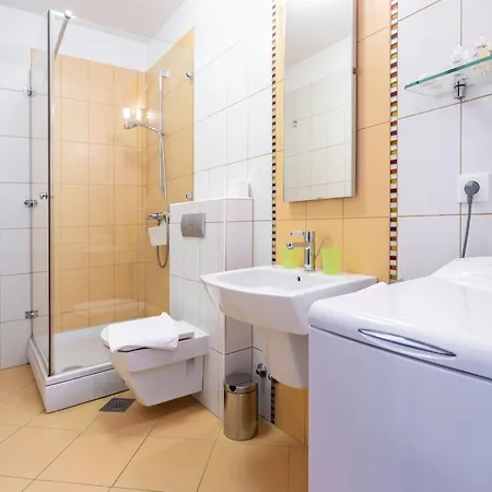 Appartement Grosse Mit Pool, Garten Und Terrasse Splitska